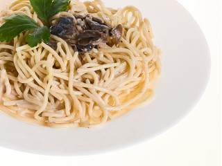 Спагетти с грибами в сливочном соусе